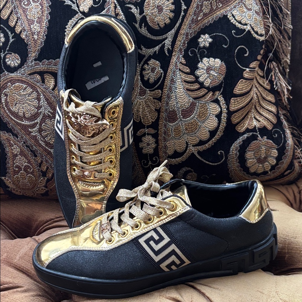 Versace Men's Sneakers in Black and Gold